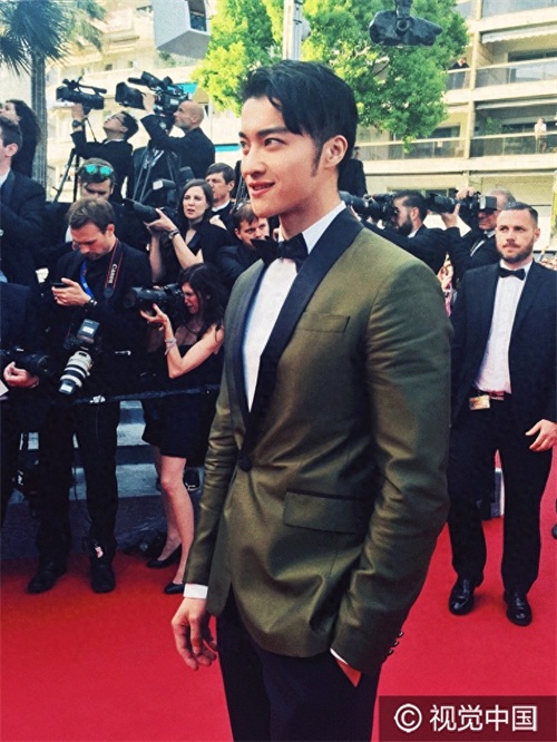 《奇葩说》大众男神出山！樊野亮相戛纳 帅气绅士look引爆眼球