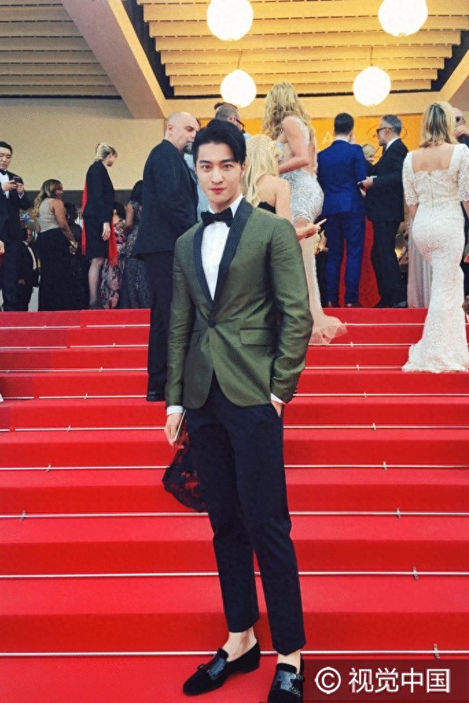 《奇葩说》大众男神出山！樊野亮相戛纳 帅气绅士look引爆眼球