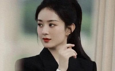 ​赵丽颖机场Allblack穿搭：低调中的时尚宣言