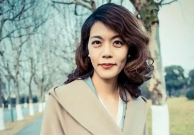 复旦大学教授陈果，曾经爆红网络，如今被学生“炮轰”赶下讲台