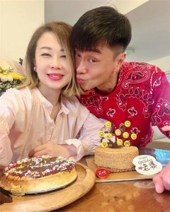 TVB“豪门驸马”庆祝太太46岁生日！大晒恩爱照！出道无绯闻