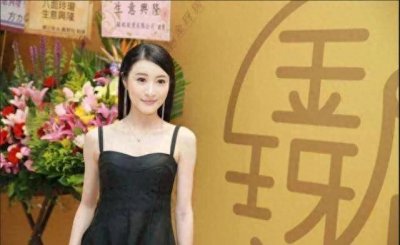 ​林峰夫妇力挺堂妹珠宝店盛大开业，林夏薇与嫂子相拥展现姑嫂佳话