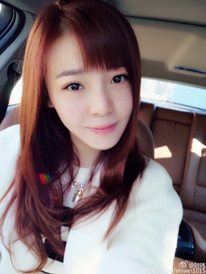 《家有儿女》好爸爸扮演者高亚麟与小他11岁娇妻近照