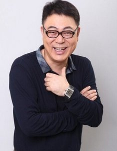 ​《家有儿女》好爸爸扮演者高亚麟与小他11岁娇妻近照