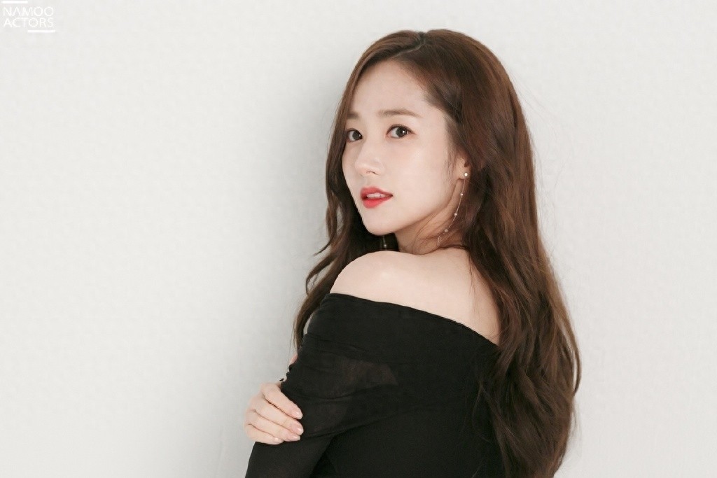 韩国美女朴敏英优雅端庄写真