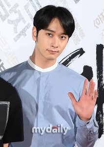 ​2PM成员黄灿盛升级做爸爸 大八岁妻子生下女儿