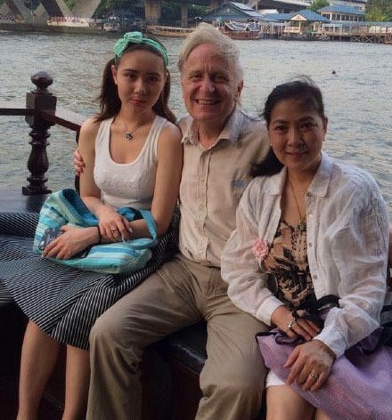 56岁的沈丹萍的70岁德国老公近照，90后混血女儿美爆