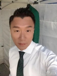 ​孙红雷自拍磨皮很锋利 网友:艾玛 孙漂亮还有美人尖呢