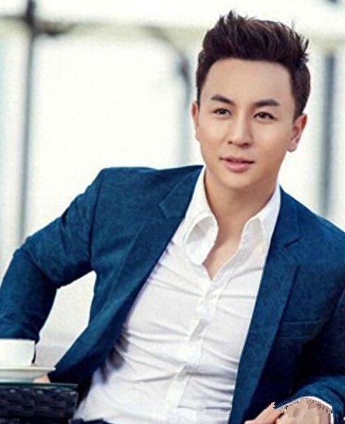 释小龙近照曝光，帅气有型，吴亦凡鹿晗跟他差距不是一般大