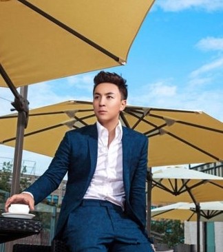 释小龙近照曝光，帅气有型，吴亦凡鹿晗跟他差距不是一般大