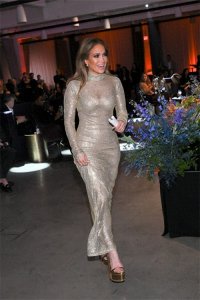 ​詹妮弗·洛佩兹四婚四离，冻龄唱跳天后，依旧火辣又性感！