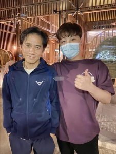 ​58岁梁朝伟近照曝光，皮肤松弛老成70岁，网友：岁月不饶人