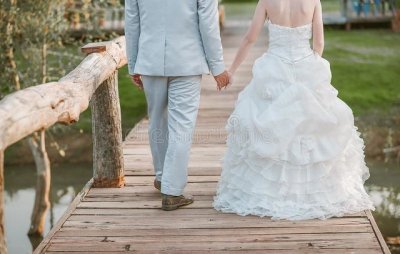 ​新时代的何不食肉糜：人民日报再谈就业不要以赚钱为目的