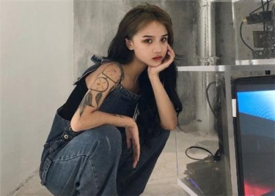 ​抖音网红罗百万整容了吗  粉丝晒出了罗百万的对比图