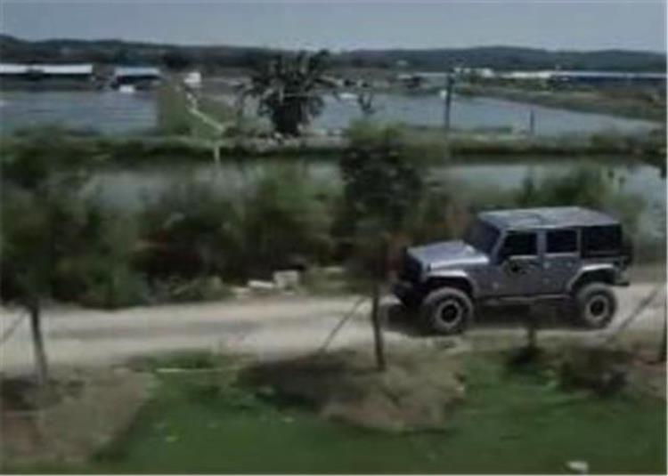 破冰行动李飞开的车是牧马人哪一款「破冰行动月薪2800的李飞开吉普牧马人咋做到这么优秀」