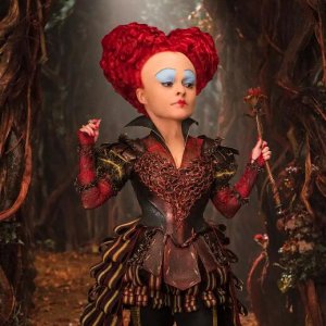 ​爱丽丝梦游仙境红皇后的头为什么那么大她发生了什么事