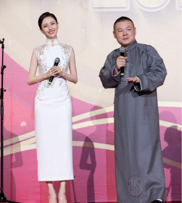佟丽娅现身岳云鹏相声专场，遭调侃像现实版“美女与野兽”