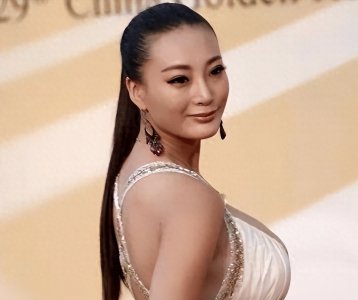 ​中国乳神王李丹妮再惊艳，网友直呼有点过火