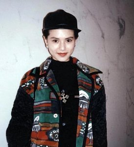 ​小龙女李若彤：情路坎坷拼命爱却血本无归竟被老头白睡还倒贴上亿