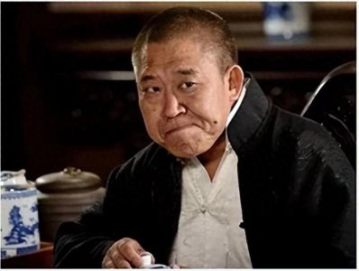 ​“歪嘴男孩”杜旭东：从童年事故到反派传奇，这人生不按套路出牌