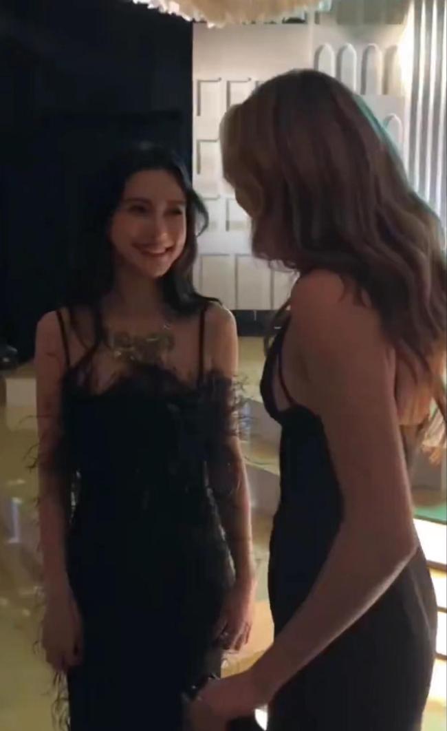 杨颖与谷爱凌同框 网友感叹今夕是何年 