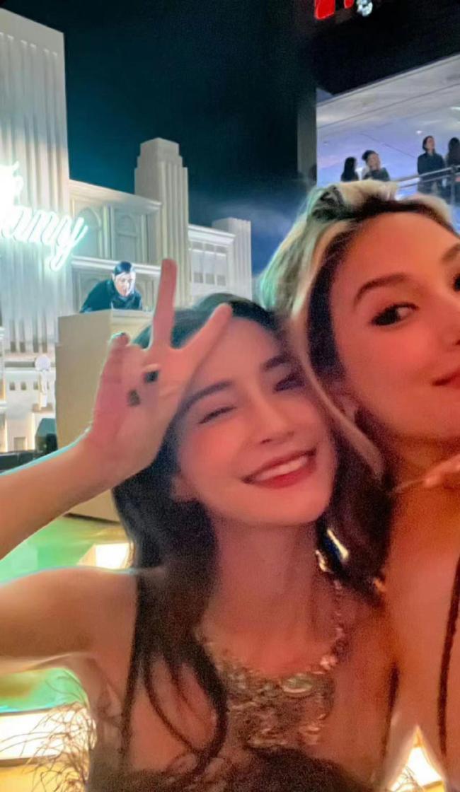 杨颖与谷爱凌同框 网友感叹今夕是何年 