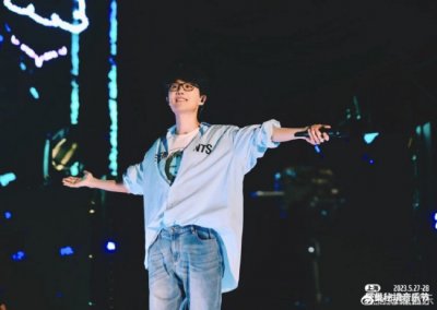 ​许嵩:最先饱满的麦穗会被恶鸟啄食 疑回应睡粉传闻