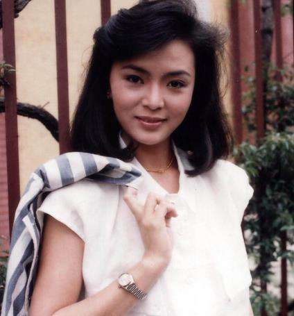 陈玉莲，刘德华暗恋她37年，周润发为她自杀，42年了最爱是她