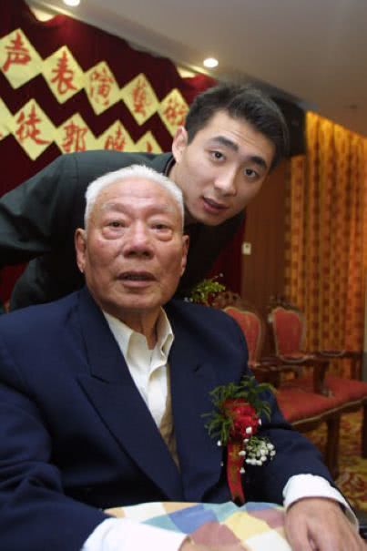 郭振清个人资料写真作品