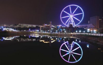 ​山城夜景又添唯美壁纸 重庆欢乐谷夜时光好养眼