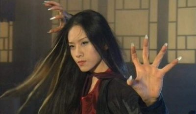 ​梅超风虽然背叛师门，仍对黄药师念念不忘，金庸给他俩加了感情戏