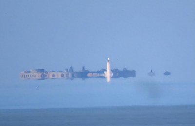 ​宛如仙境！山东济南出现海市蜃楼：一片山峰悬浮在天空中