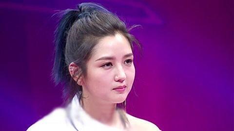 传闻何洁生下第三胎，孩子父亲是谁？