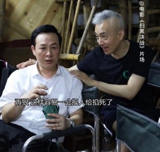 ​前央视主持人亚宁罕现身，51岁头发已全花白，如今身价上百亿