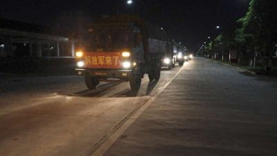 ​千里驰援！第74集团军1000余名驻训官兵连夜奔赴湖南抗洪一线