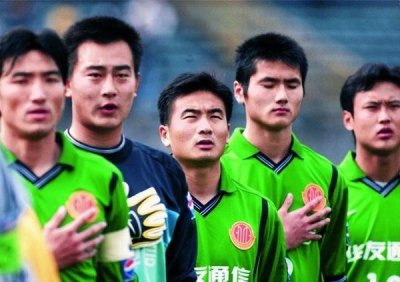 ​让人惋惜！他原可比肩杨智成国安功勋，当打之年却被球队挂牌出售