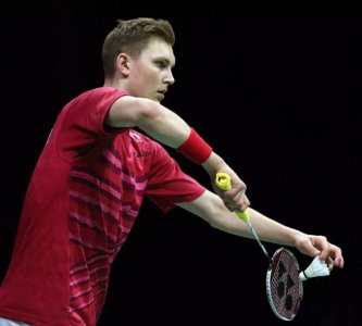 ​羽毛球反手发小球，想要更具有威胁性，赢在开局，要做好以下几点