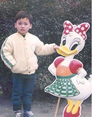 国名校草李易峰小时候胖胖的、可爱的模样你见过吗？