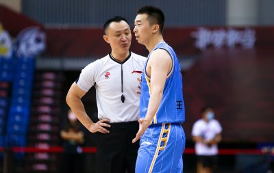 ​从球场恶汉到带刀侍卫，王骁辉为什么是CBA最脏的球员？