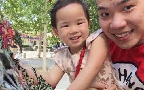 黄奕5岁女儿T台走秀自信大方，由丑变美，网友：下一个甜馨？