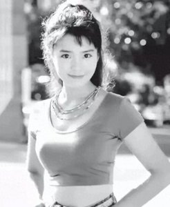 ​央视主持朱迅：事业巅峰罹患癌症，她为何选择笑着迎接生命的考验