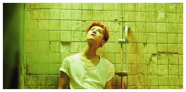 鹿晗他姓鹿,也似鹿,看起来的不自信,可能只是他的保护色