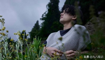 为什么易烊千玺那么贱(为什么有人黑易烊千玺)