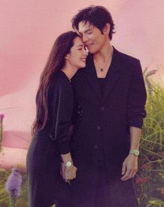 豪门媳妇不好当?郭碧婷跪地为向佐穿鞋,“对不起”成日常用语