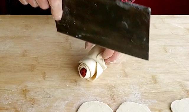 年关将至,老辈人做的几款过年馒头,漂亮简单又喜庆.