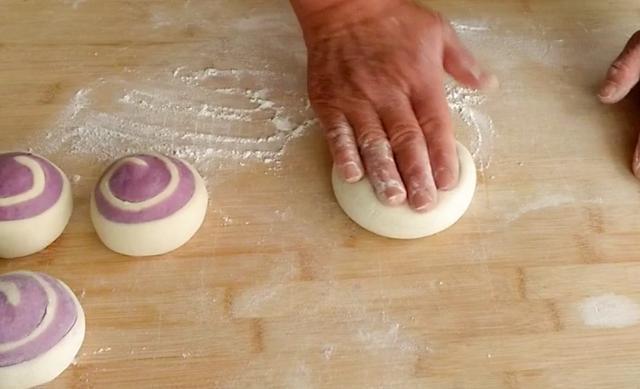 年关将至,老辈人做的几款过年馒头,漂亮简单又喜庆.