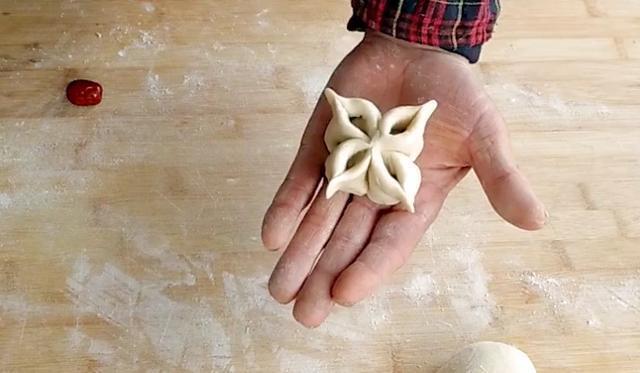 年关将至,老辈人做的几款过年馒头,漂亮简单又喜庆.