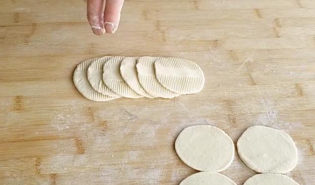 年关将至,老辈人做的几款过年馒头,漂亮简单又喜庆.