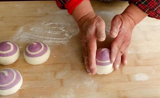 年关将至,老辈人做的几款过年馒头,漂亮简单又喜庆.