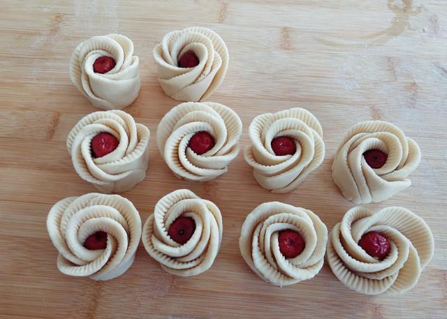 年关将至,老辈人做的几款过年馒头,漂亮简单又喜庆.